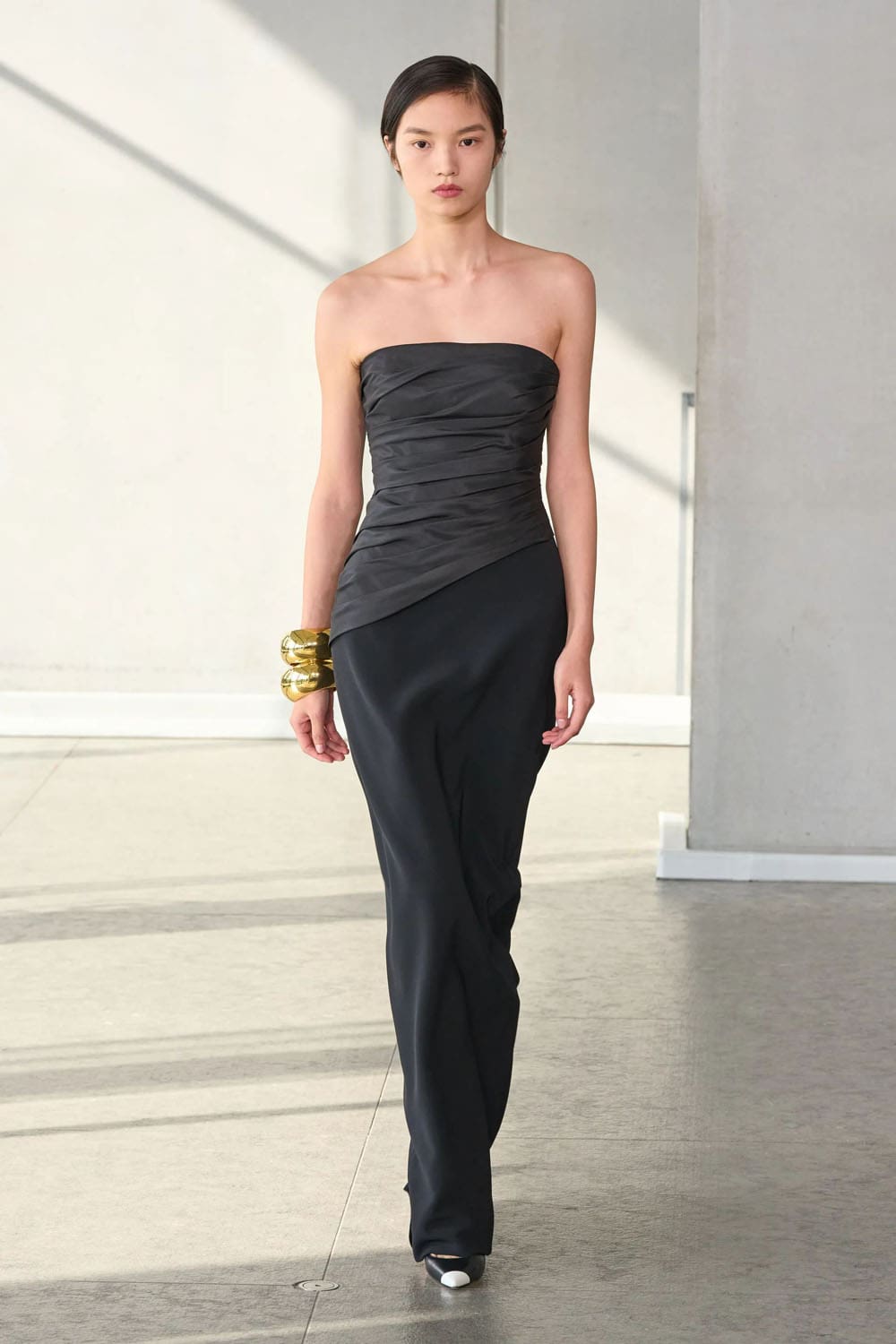 卡罗琳娜·海莱拉 (Carolina Herrera) 春夏 2024 Runway 杂志(27)