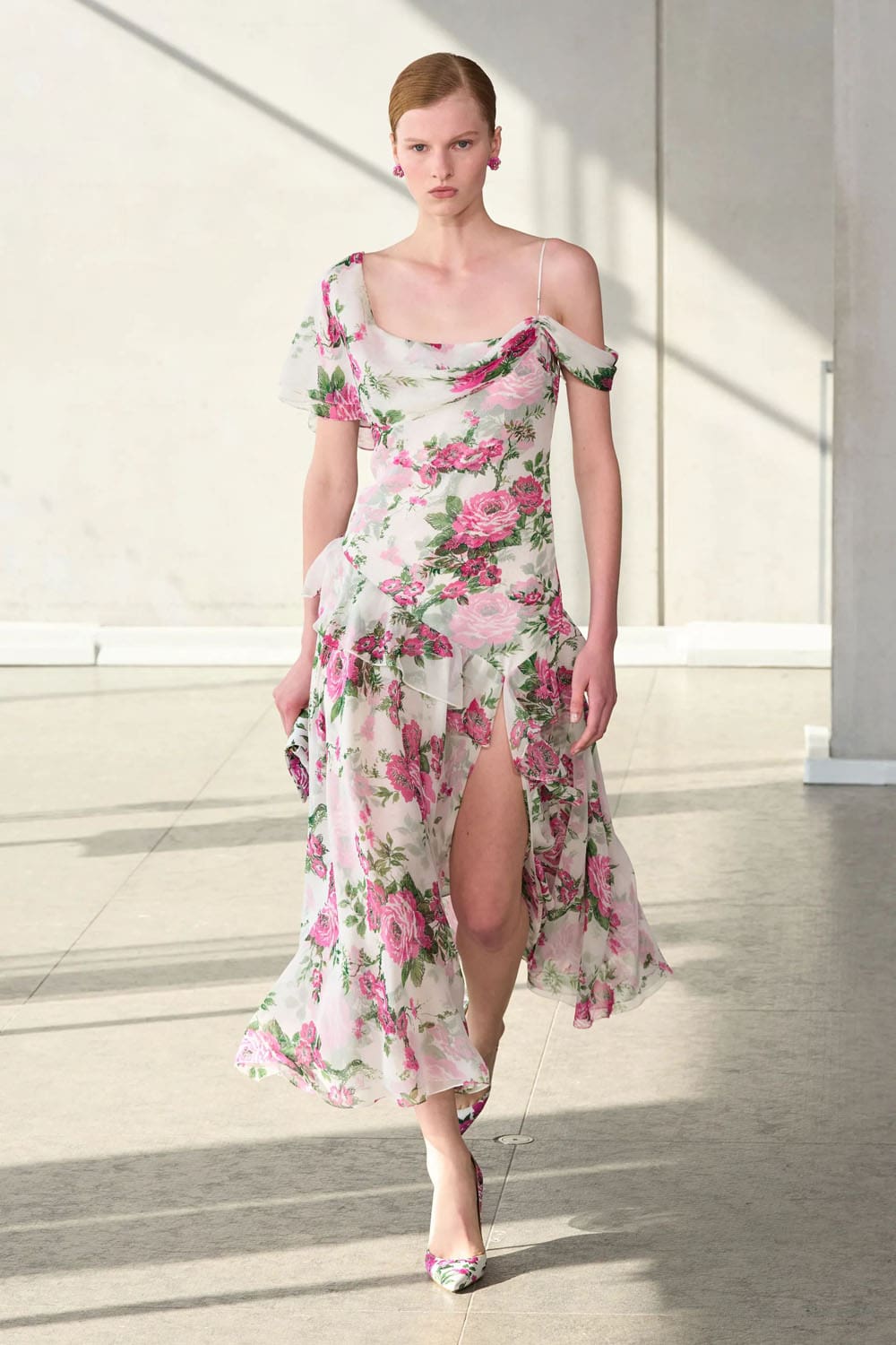 卡罗琳娜·海莱拉 (Carolina Herrera) 春夏 2024 Runway 杂志(32)