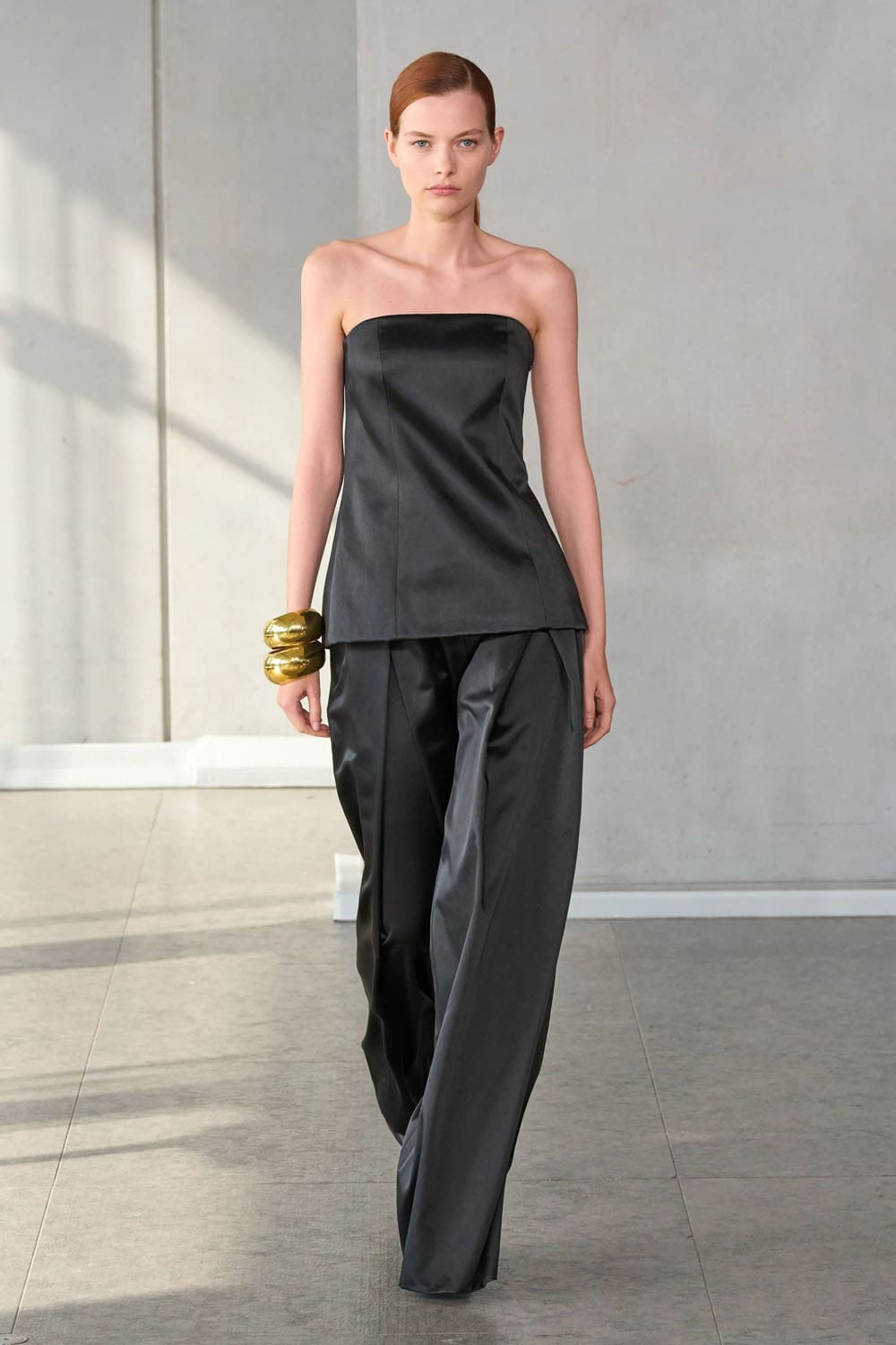 卡罗琳娜·海莱拉 (Carolina Herrera) 春夏 2024 Runway 杂志(33)