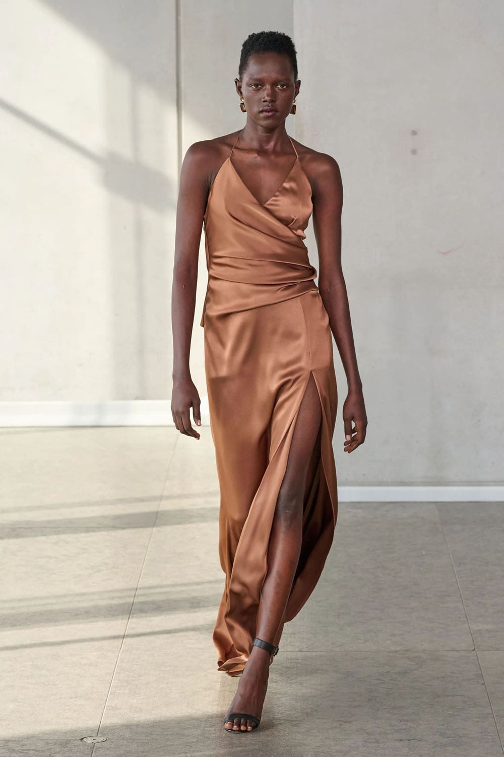 卡罗琳娜·海莱拉 (Carolina Herrera) 春夏 2024 Runway 杂志(40)