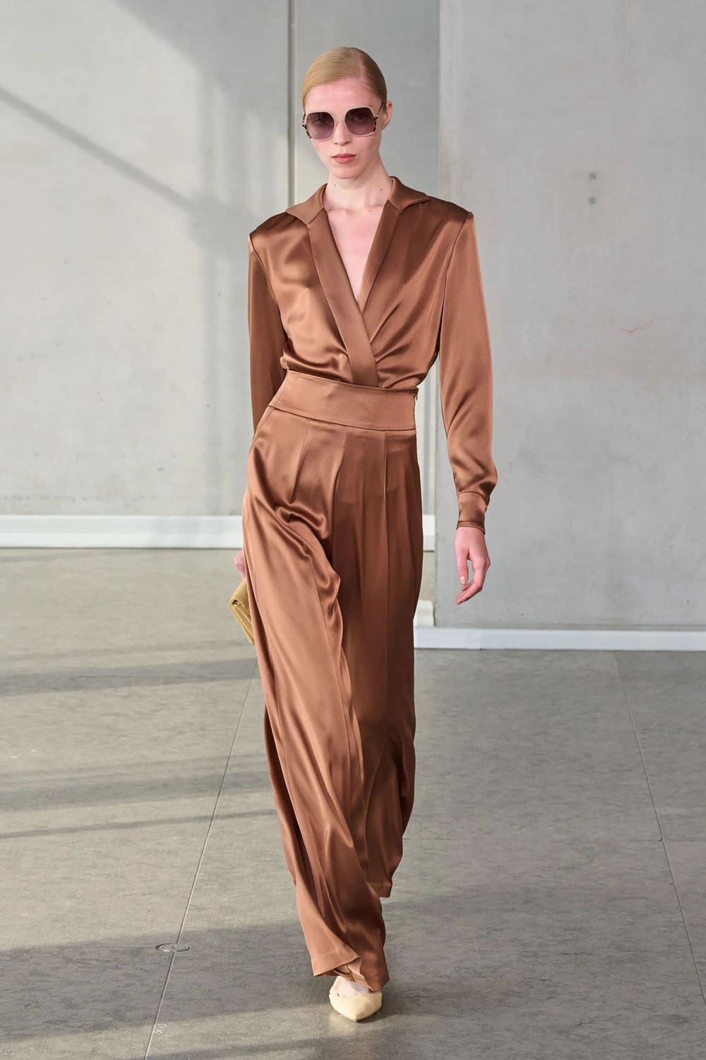 卡罗琳娜·海莱拉 (Carolina Herrera) 春夏 2024 Runway 杂志(46)