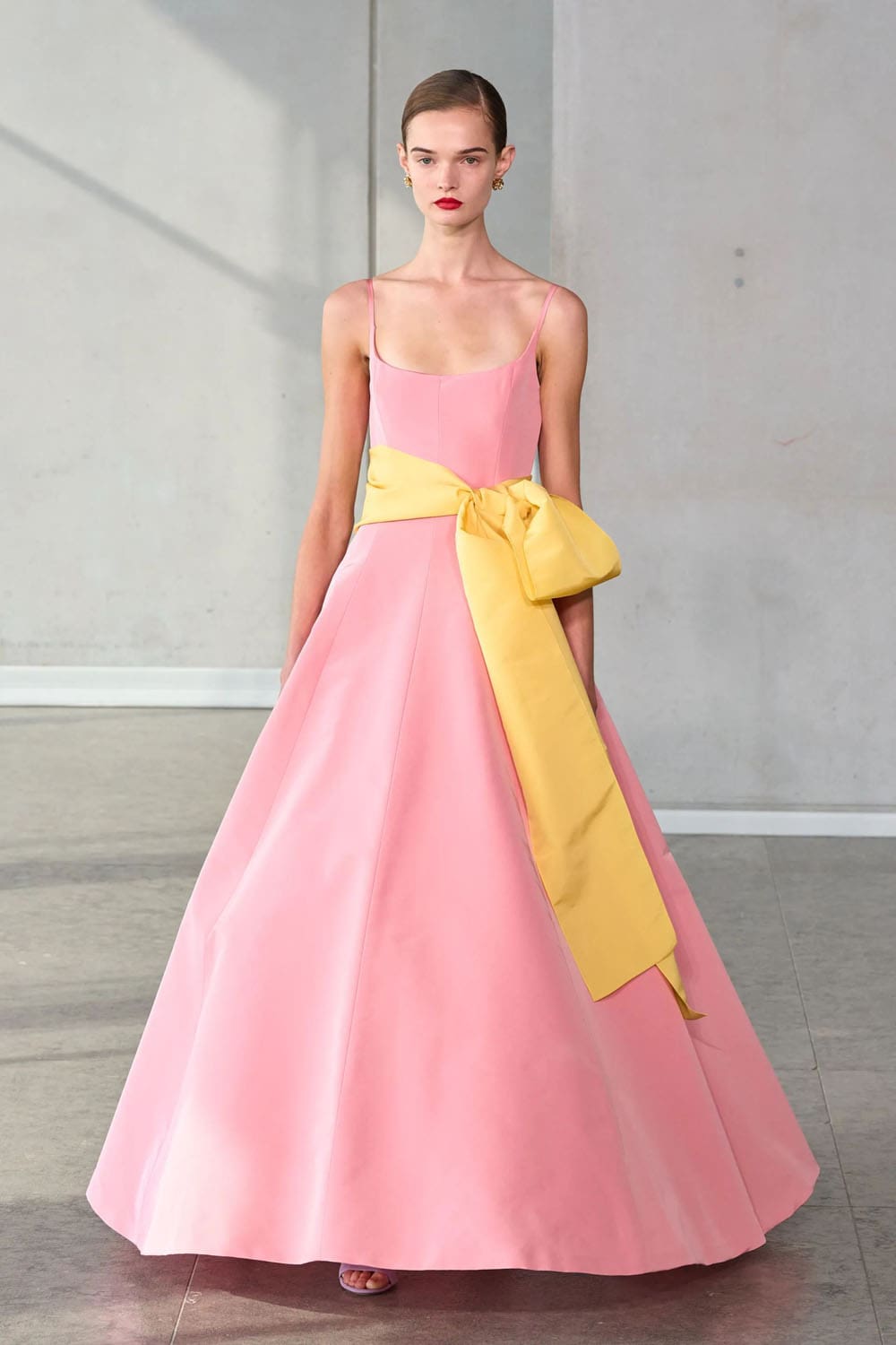 卡罗琳娜·海莱拉 (Carolina Herrera) 春夏 2024 Runway 杂志(51)