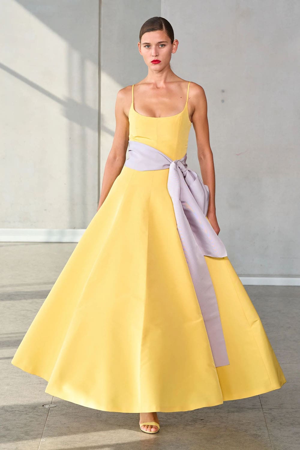 卡罗琳娜·海莱拉 (Carolina Herrera) 春夏 2024 Runway 杂志(52)