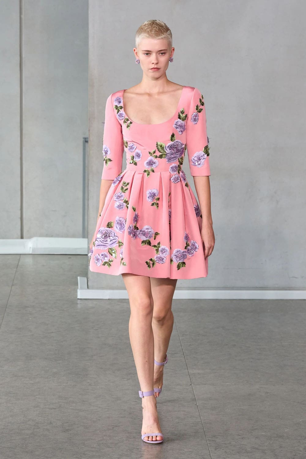 卡罗琳娜·海莱拉 (Carolina Herrera) 春夏 2024 Runway 杂志(53)