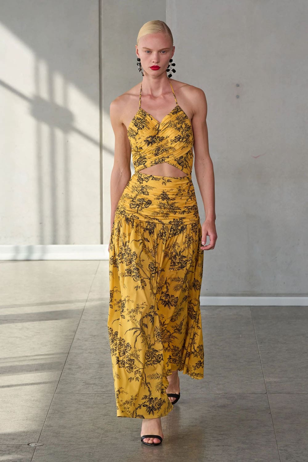 卡罗琳娜·海莱拉 (Carolina Herrera) 春夏 2024 Runway 杂志(7)