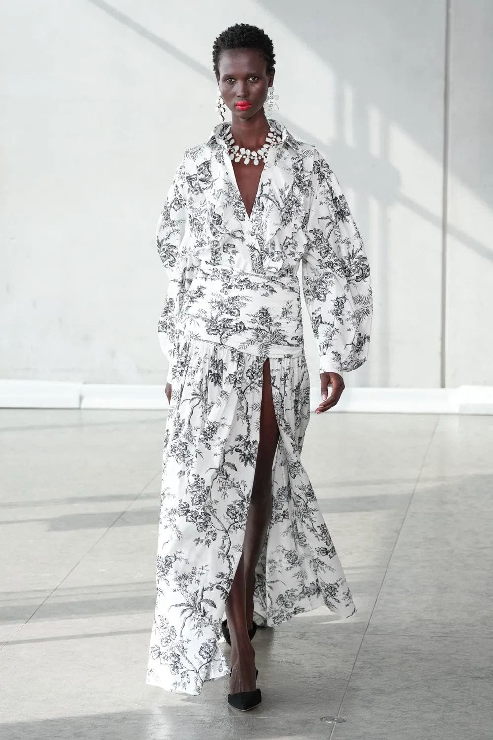卡罗琳娜·海莱拉 (Carolina Herrera) 春夏 2024 Runway 杂志(9)