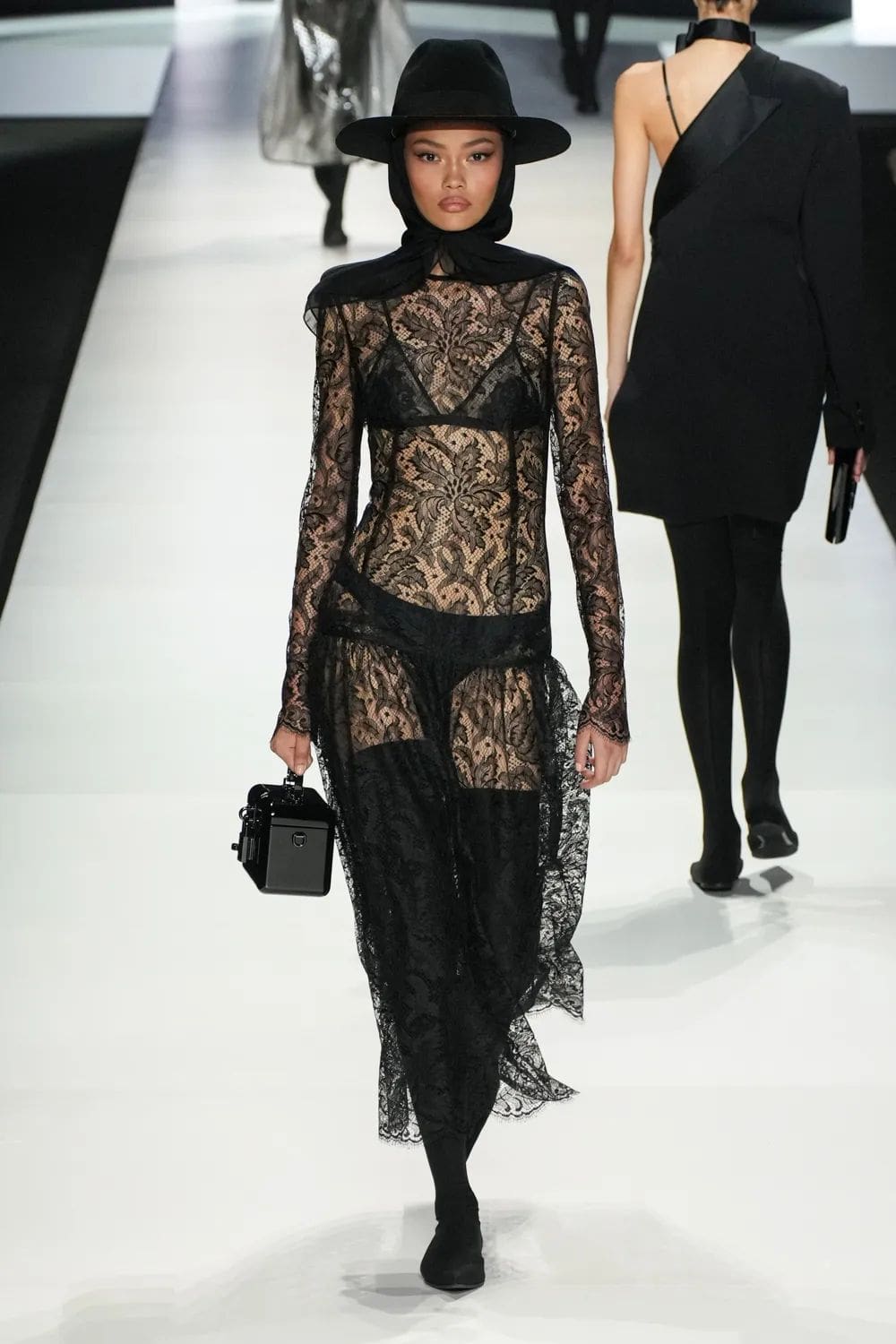 Dolce Gabbana Primavera Estate 2024 Runway Magazine (39)