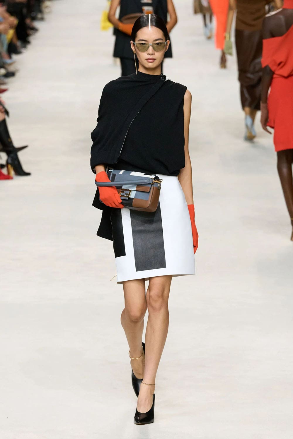 Fendi Frühling Sommer 2024 Runway Magazin (26)