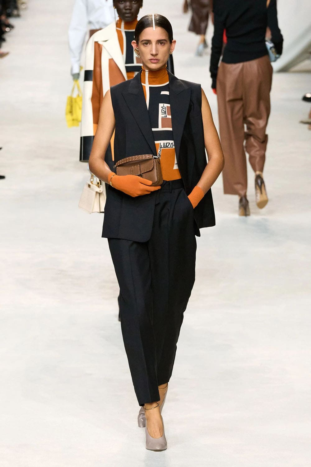 Fendi Frühling Sommer 2024 Runway Magazin (27)