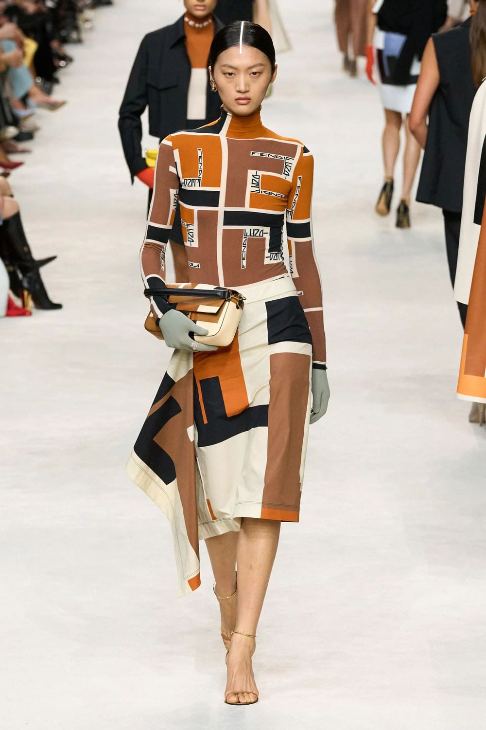 Fendi Frühling Sommer 2024 Runway Magazin (30)