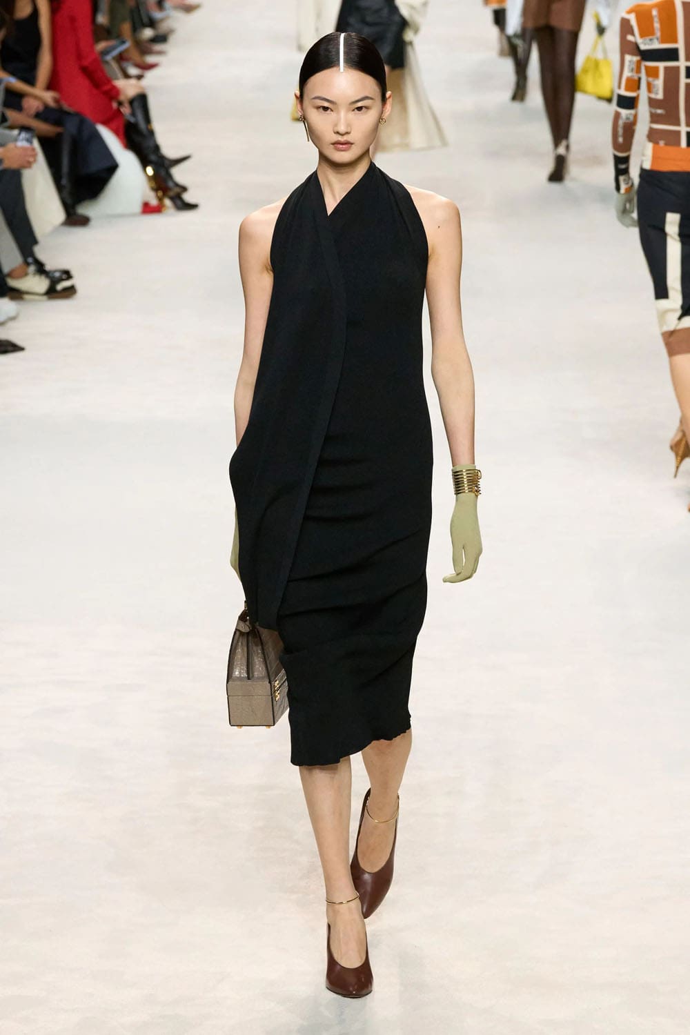 Fendi Frühling Sommer 2024 Runway Magazin (32)