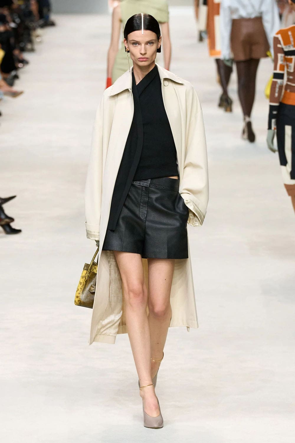 Fendi Frühling Sommer 2024 Runway Magazin (33)