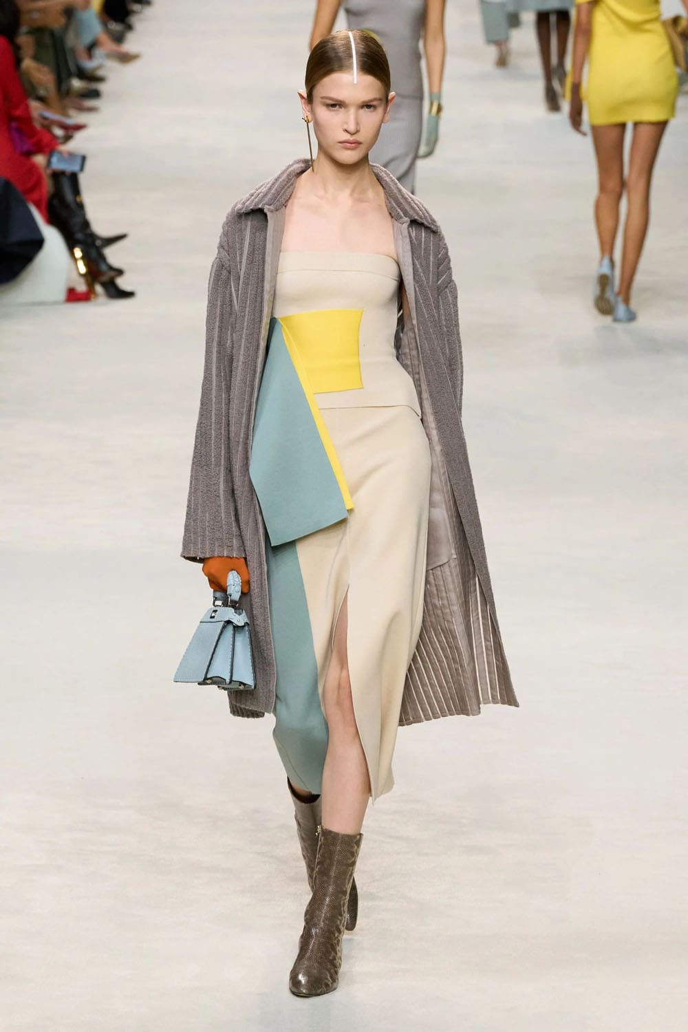 Fendi Frühling Sommer 2024 Runway Magazin (43)