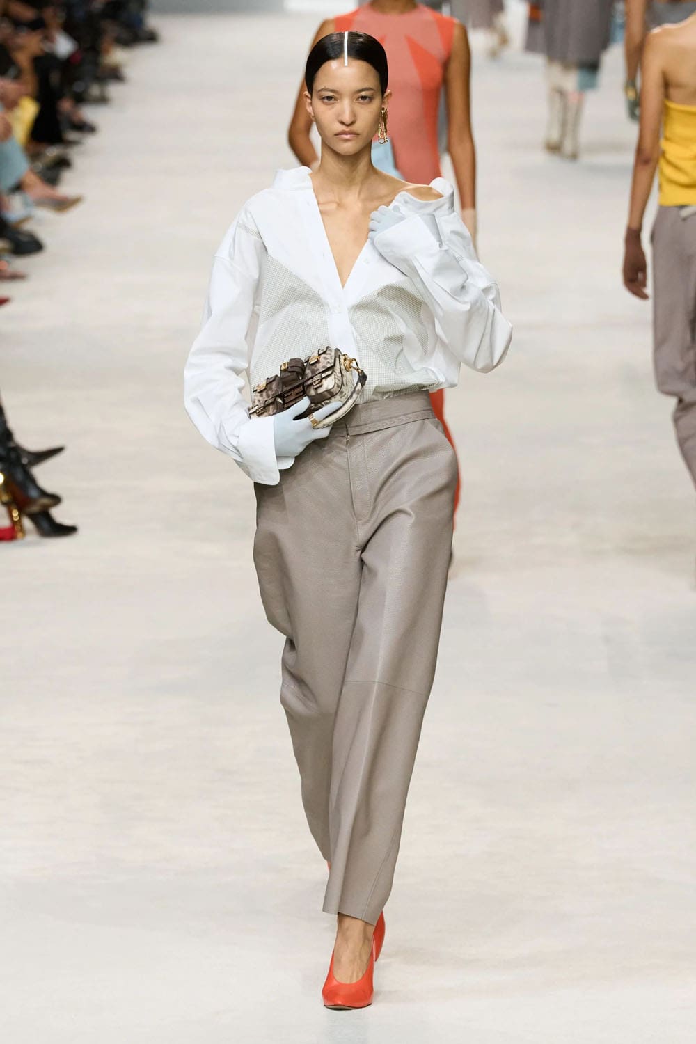 Fendi Frühling Sommer 2024 Runway Magazin (48)