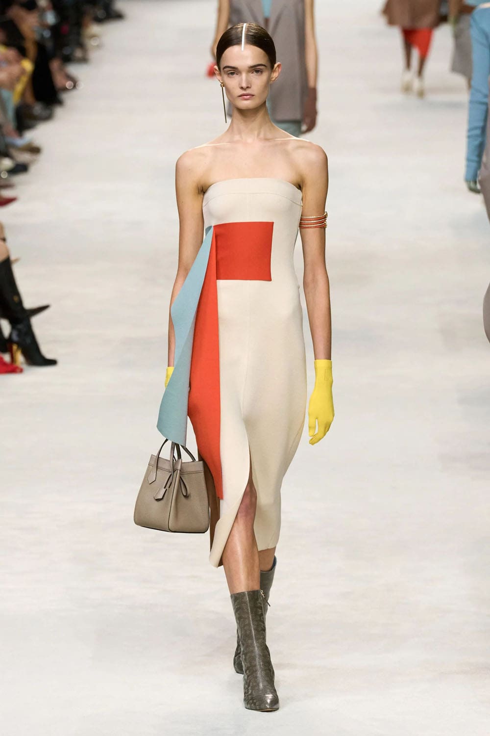 Fendi Frühling Sommer 2024 Runway Magazin (8)