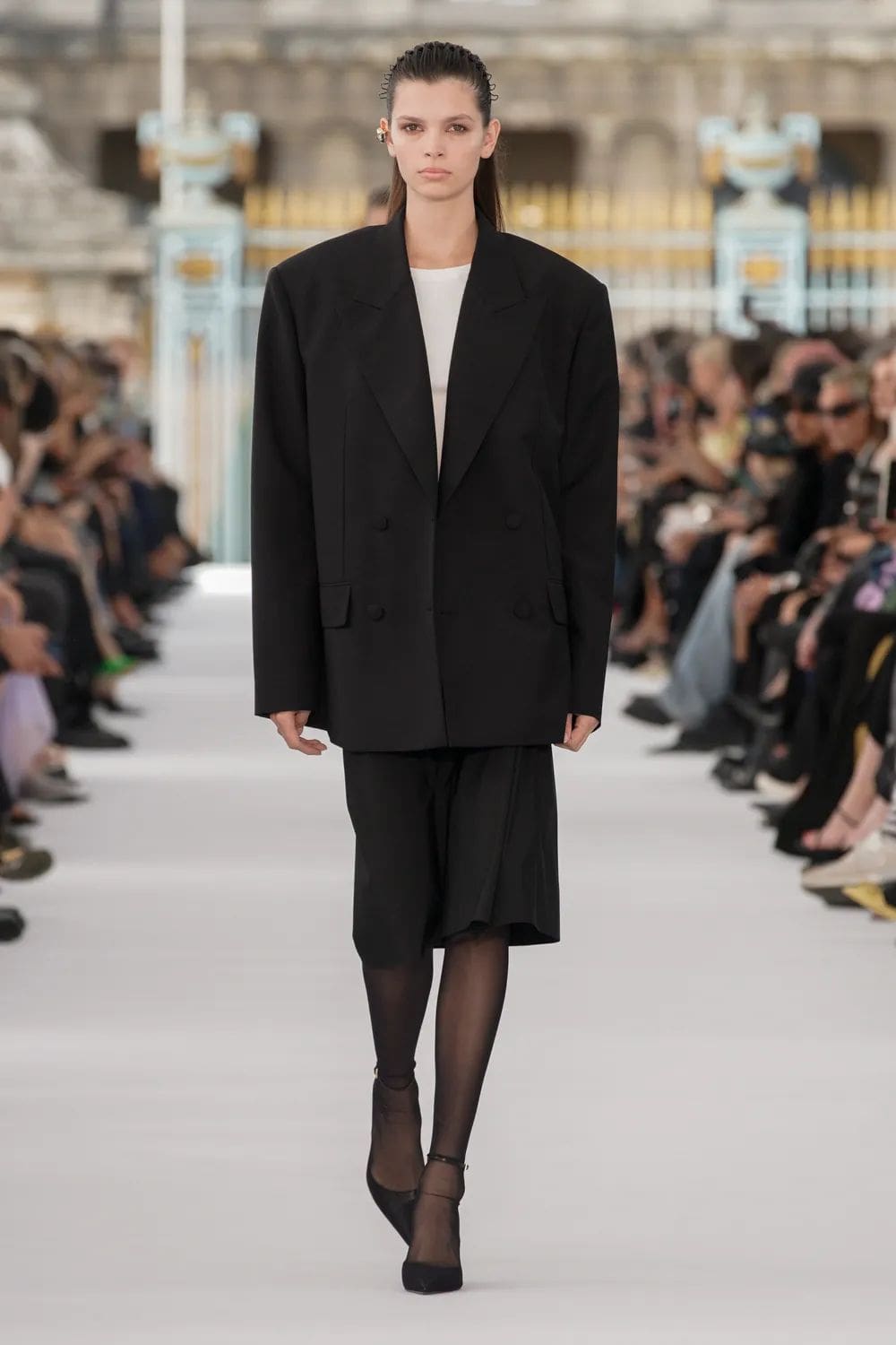 纪梵希春夏 2024 Runway 杂志(1)