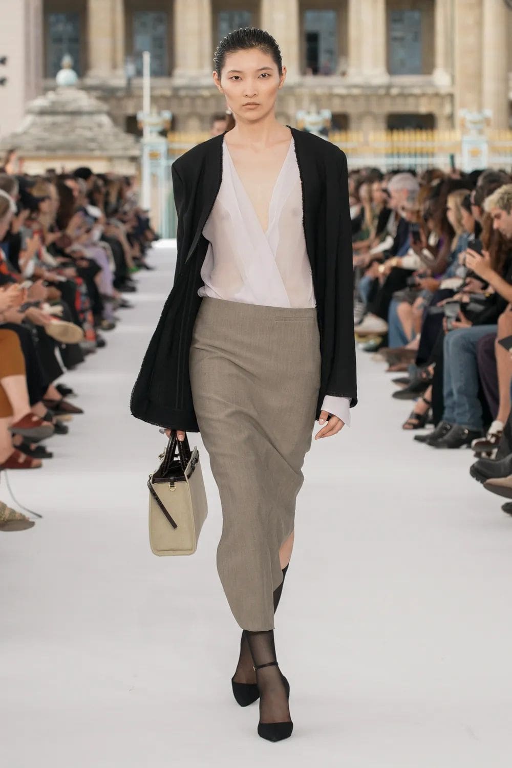 纪梵希春夏 2024 Runway 杂志(32)