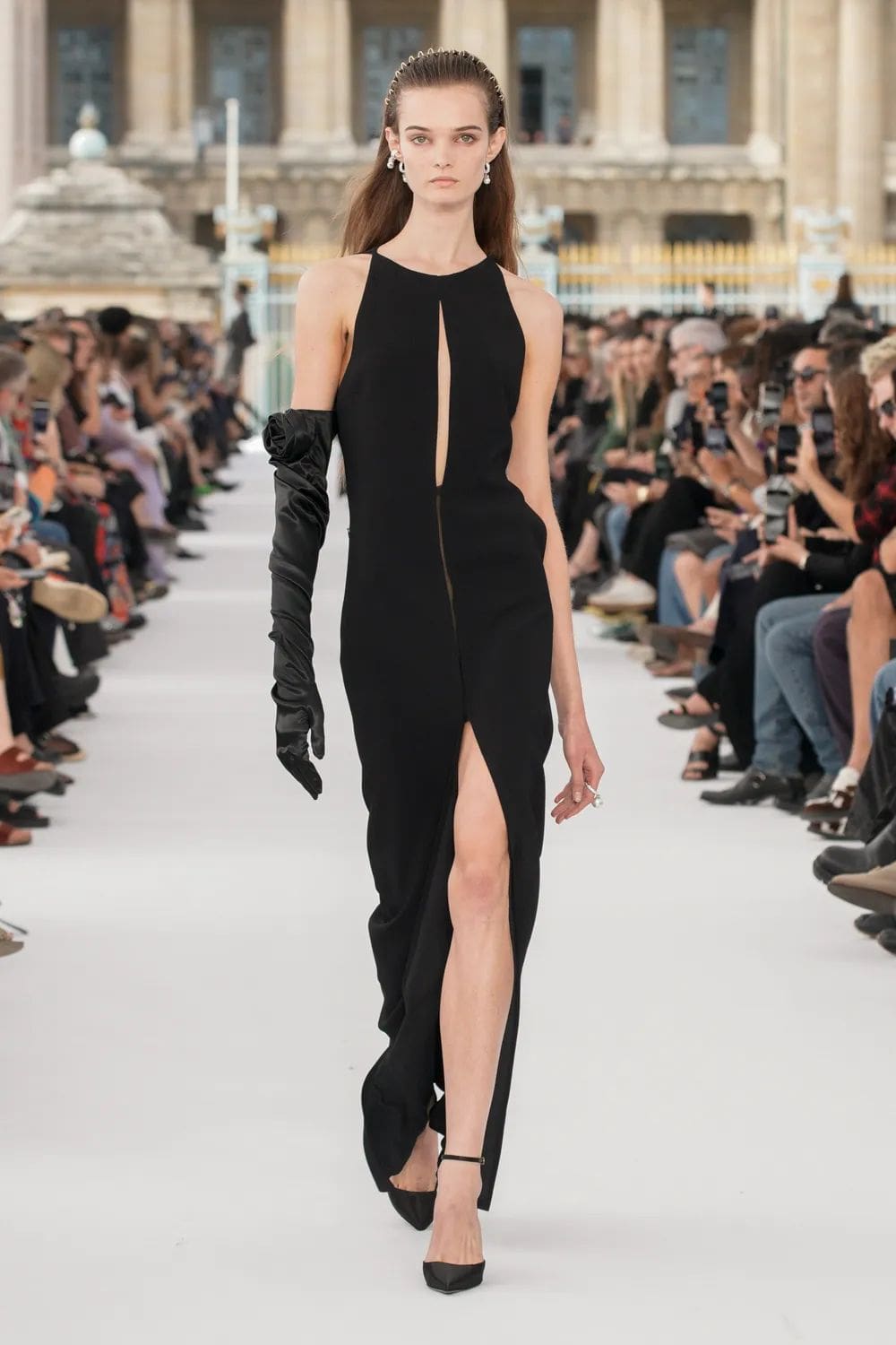 纪梵希春夏 2024 Runway 杂志(40)