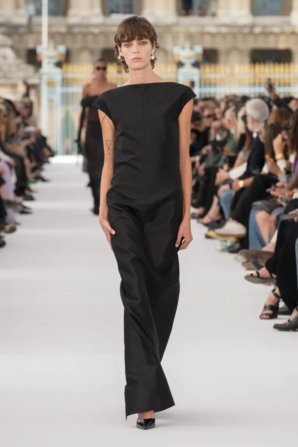 纪梵希春夏 2024 Runway 杂志(42)