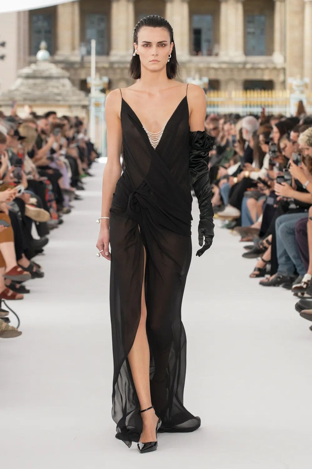 纪梵希春夏 2024 Runway 杂志(44)