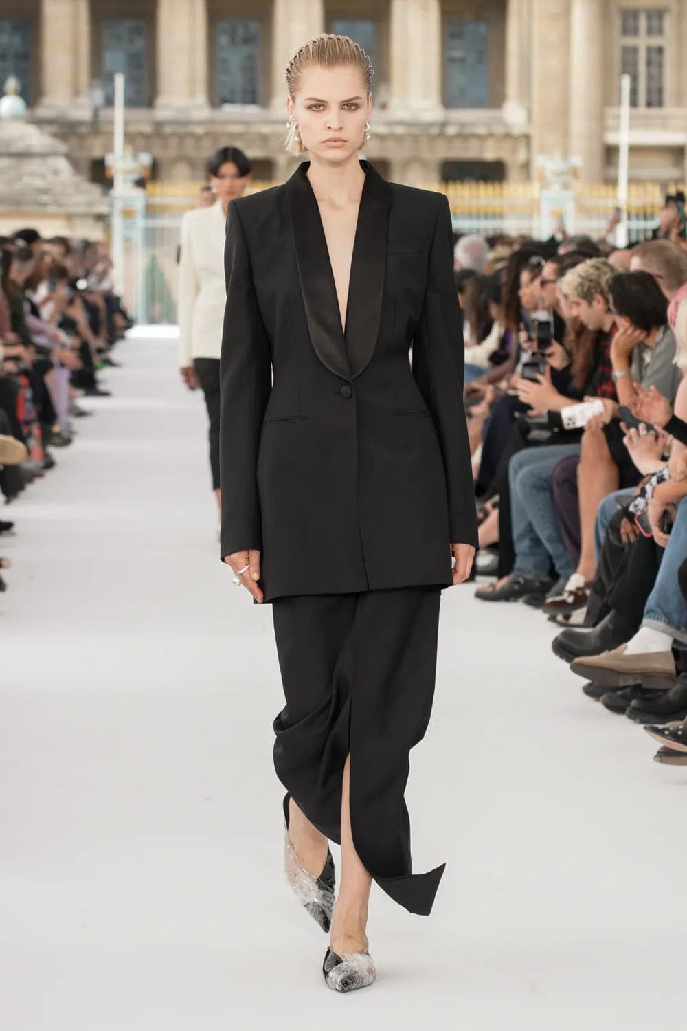 纪梵希春夏 2024 Runway 杂志(49)