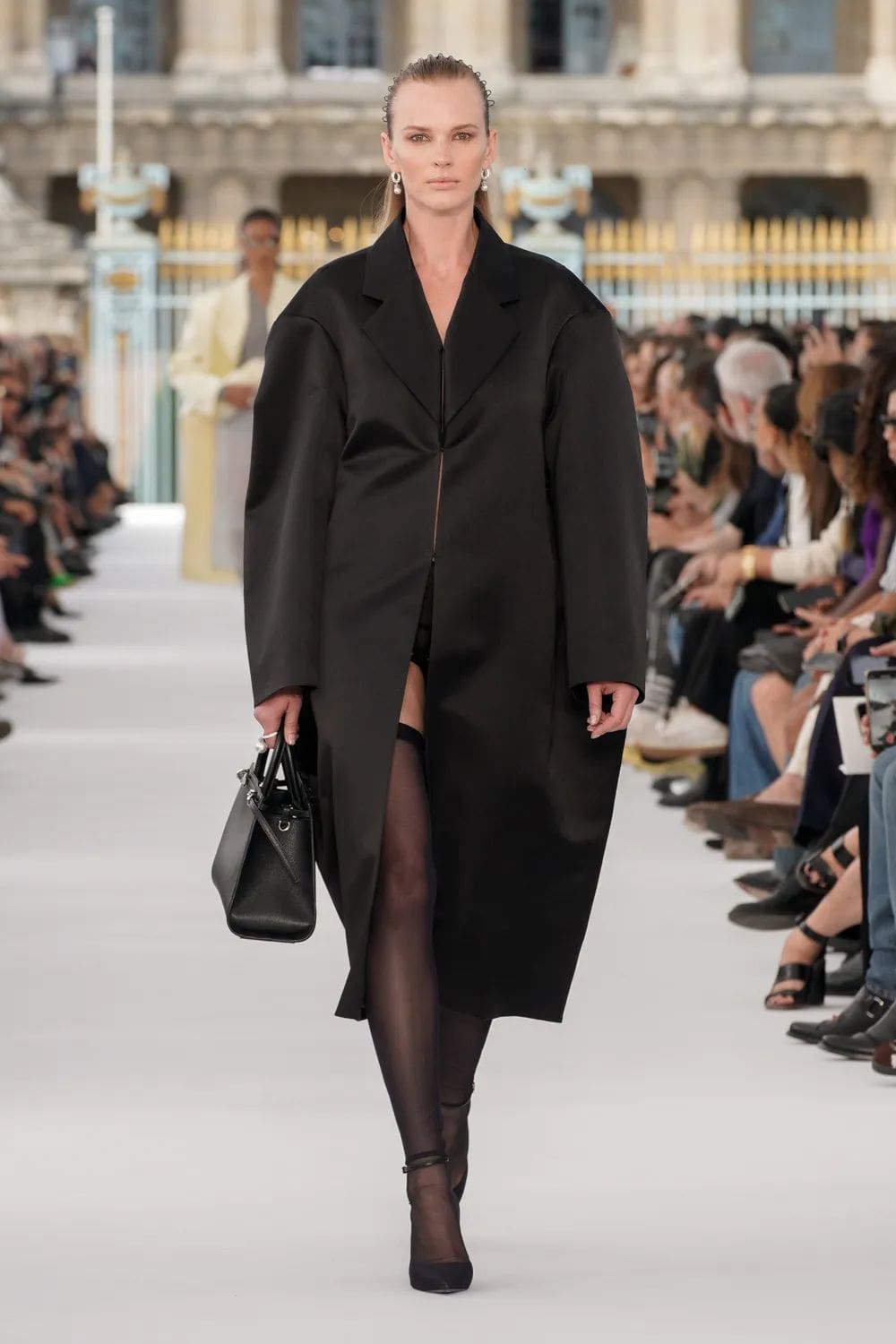 纪梵希春夏 2024 Runway 杂志(5)