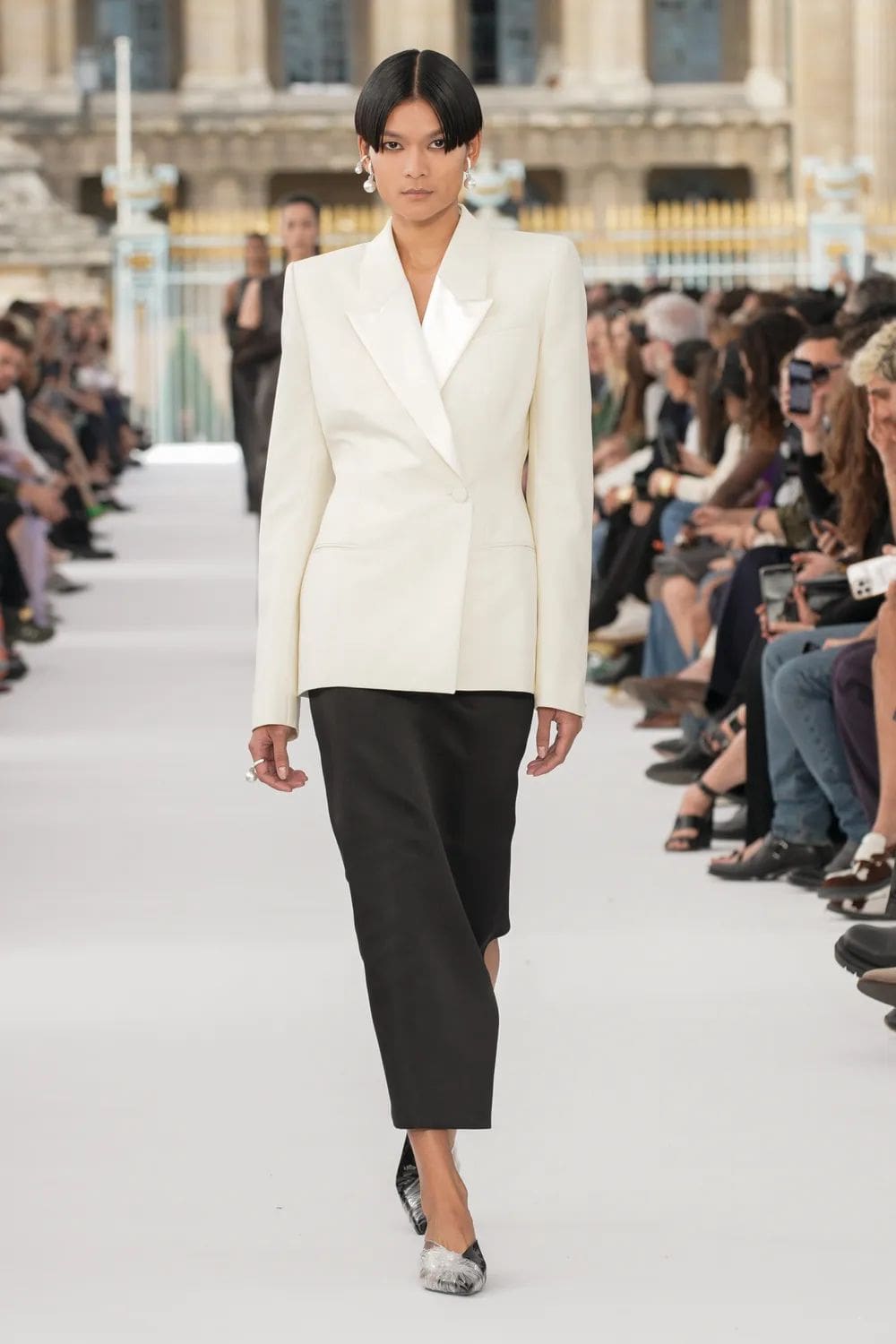 纪梵希春夏 2024 Runway 杂志(50)
