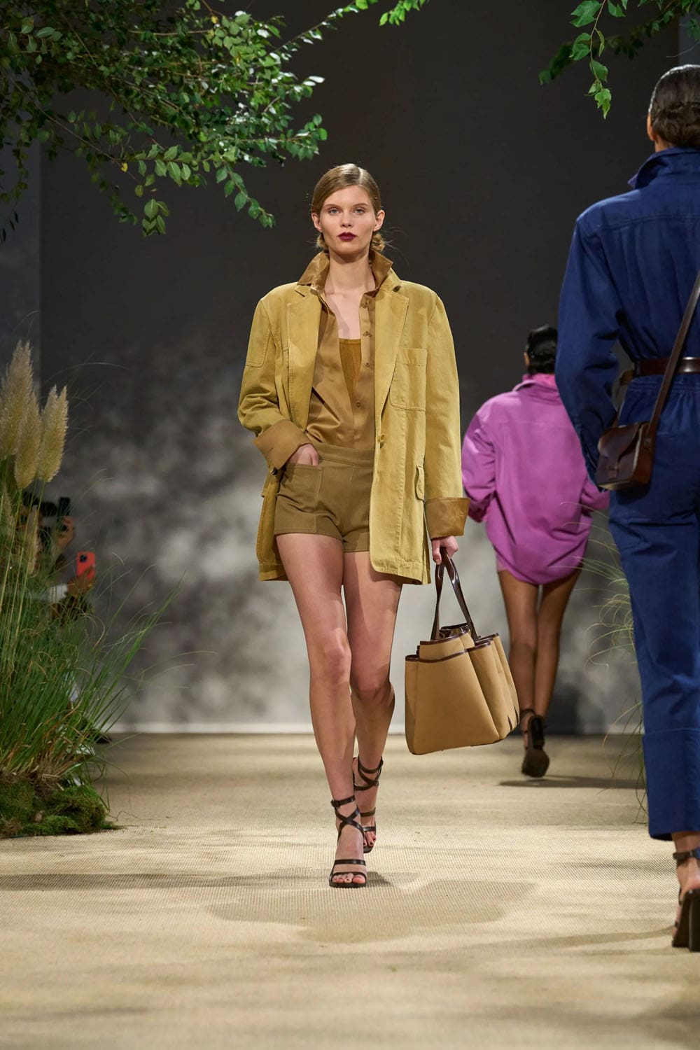 Max Mara Spring Summer 2024 RTW Runway Magazine (23)