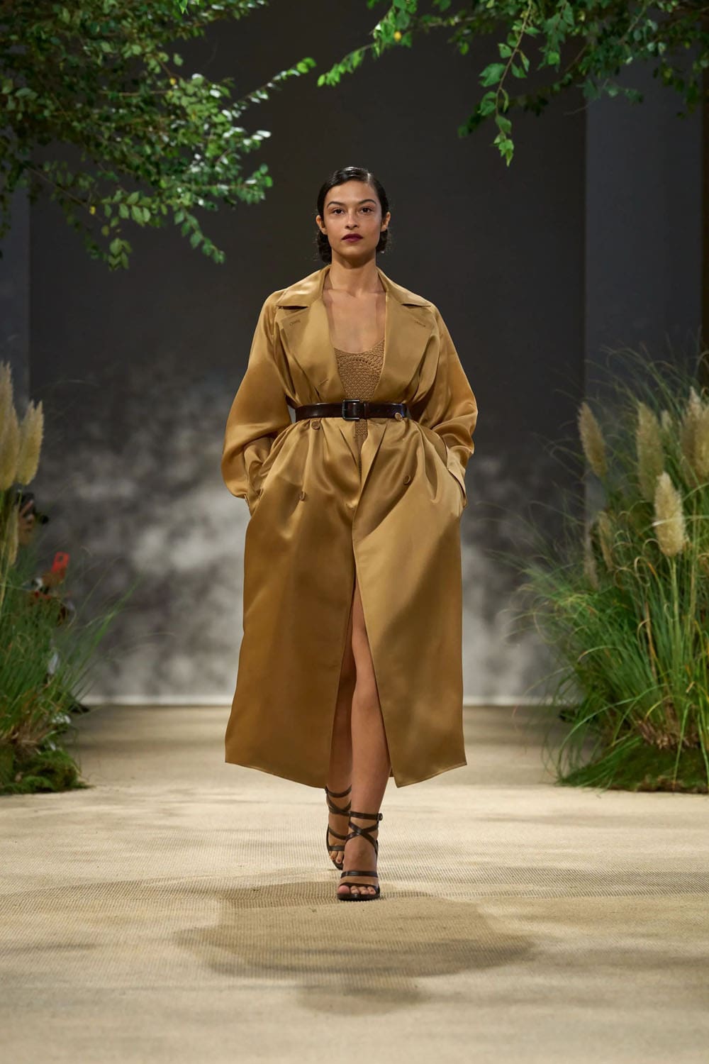 Max Mara Spring Summer 2024 RTW Runway Magazine (29)