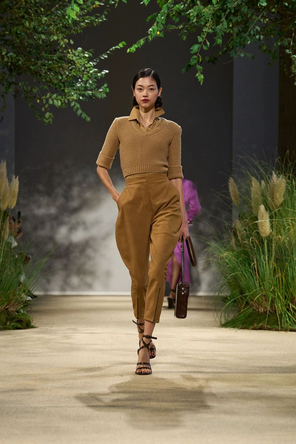 Max Mara Spring Summer 2024 RTW Runway Magazine (32)