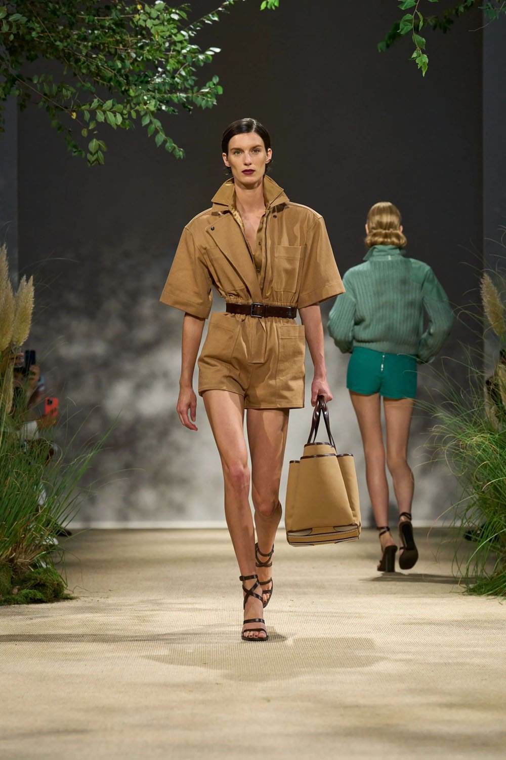 Max Mara Spring Summer 2024 RTW Runway Magazine (33)