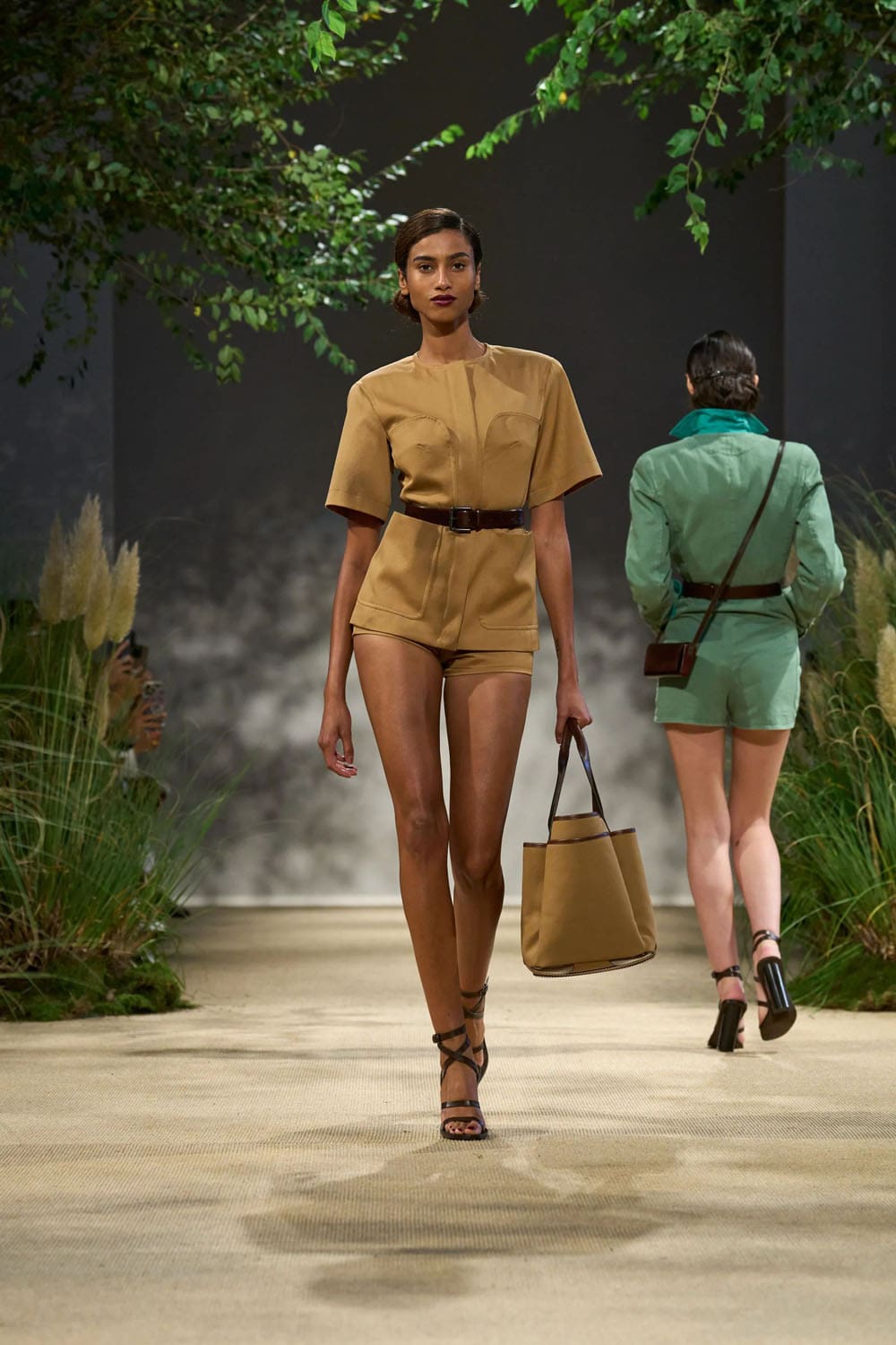 Max Mara Spring Summer 2024 RTW Runway Magazine (35)