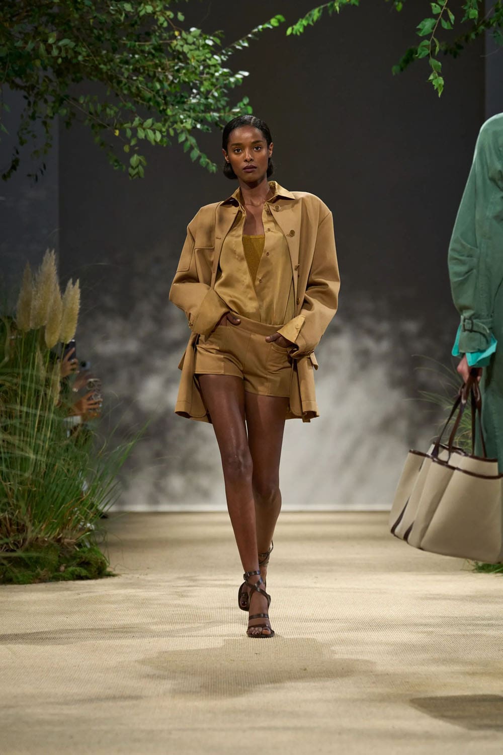 Max Mara Spring Summer 2024 RTW Runway Magazine (36)