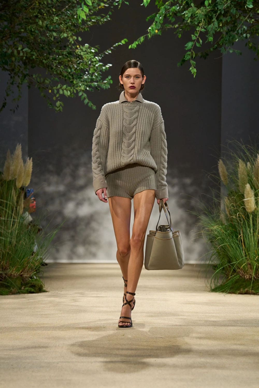 Max Mara Spring Summer 2024 RTW Runway Magazine (39)