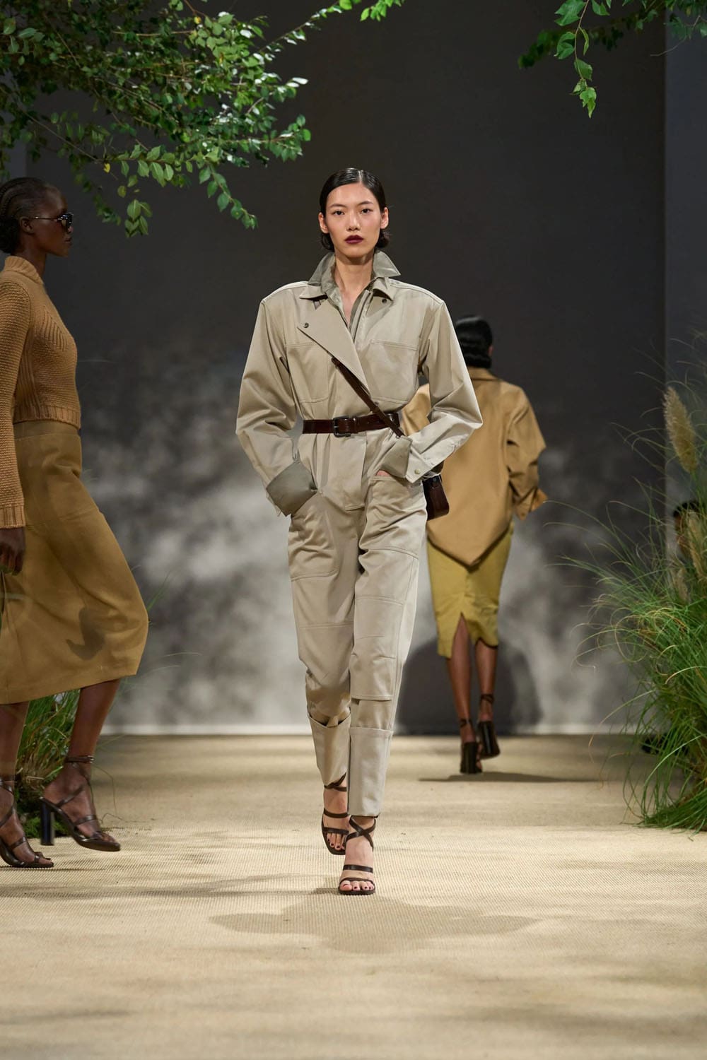 Max Mara Spring Summer 2024 RTW Runway Magazine (41)