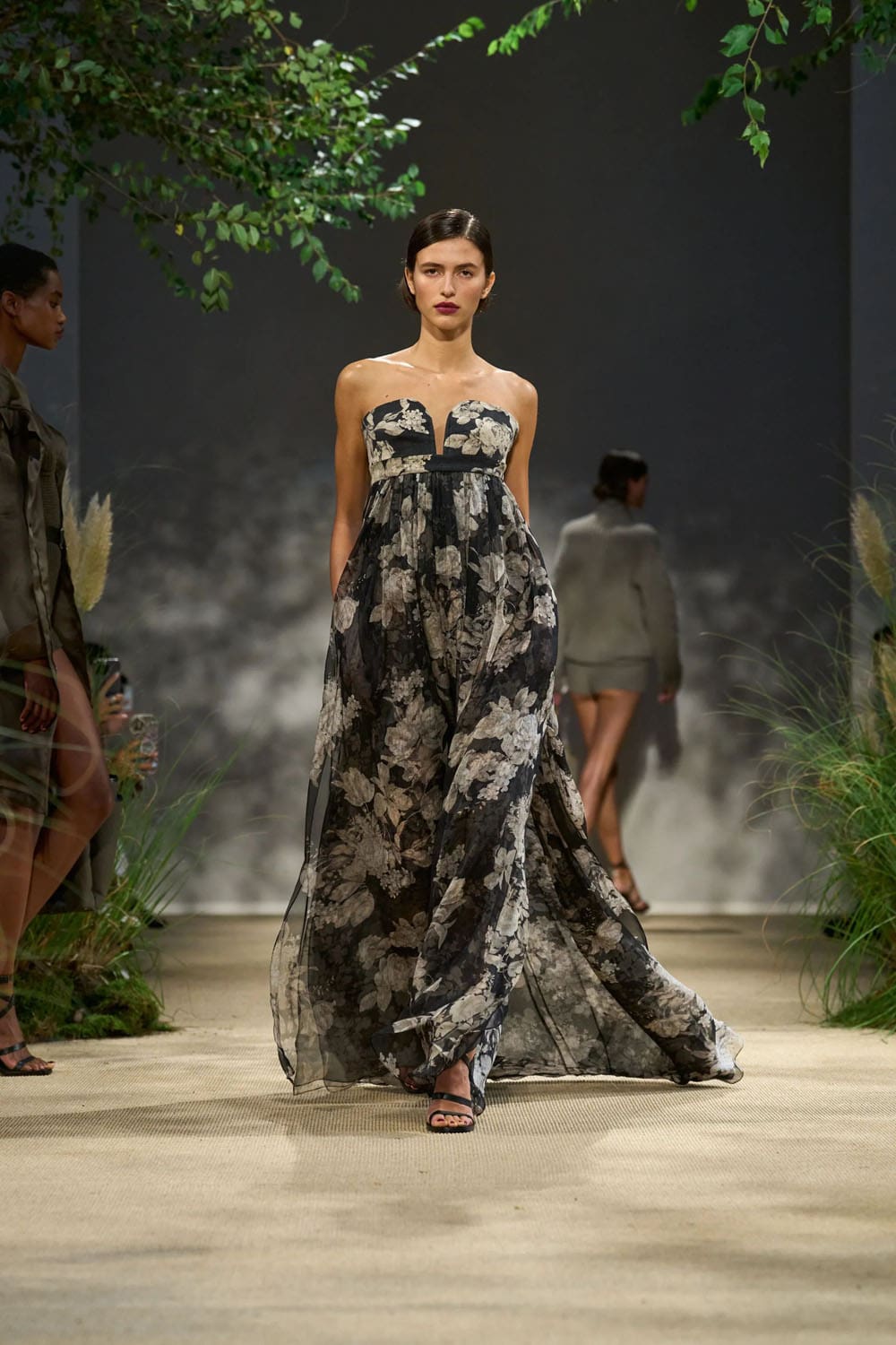 Max Mara Spring Summer 2024 RTW Runway Magazine (54)