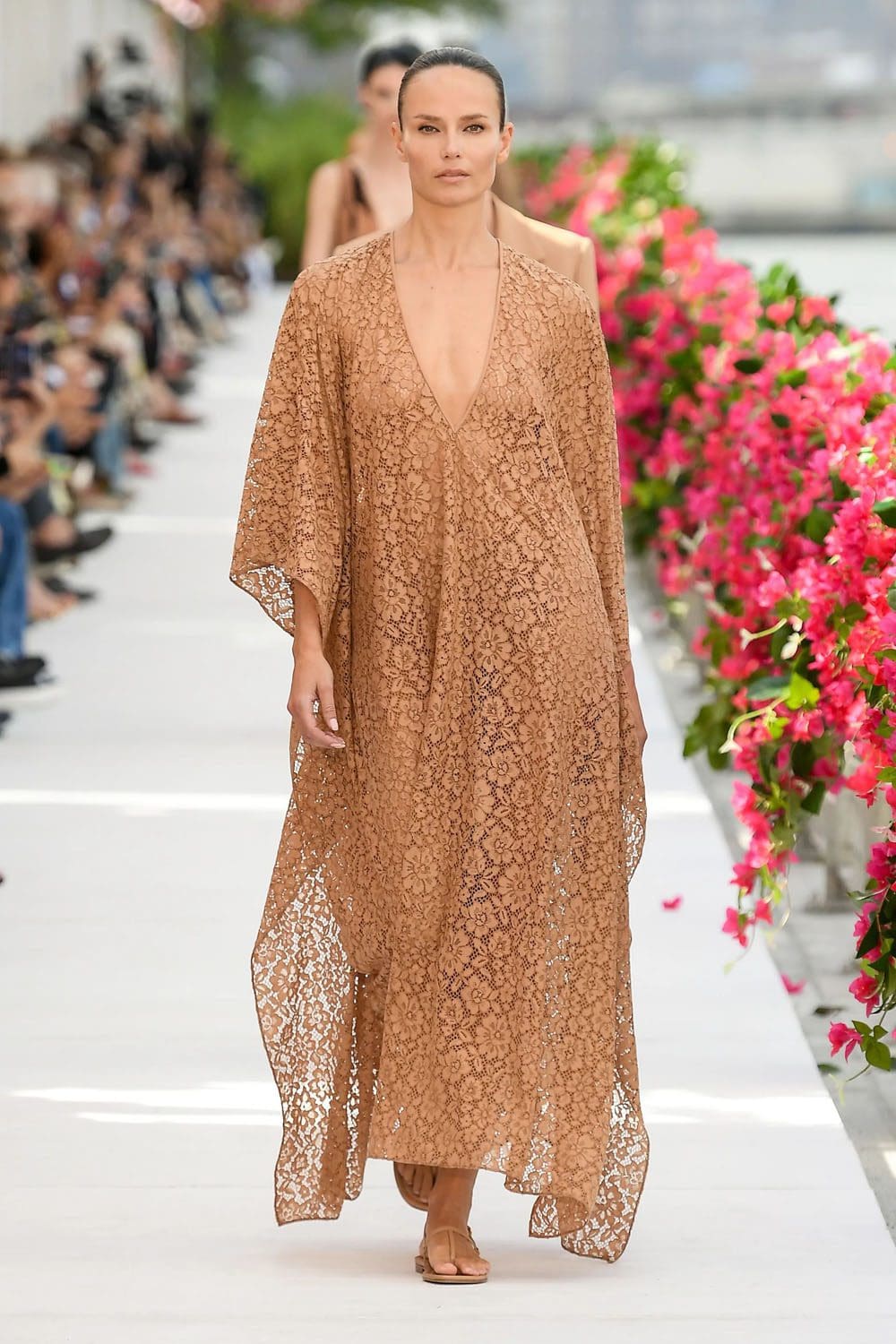 Michael Kors Printemps Été 2024 Paris Runway Magazine (18)