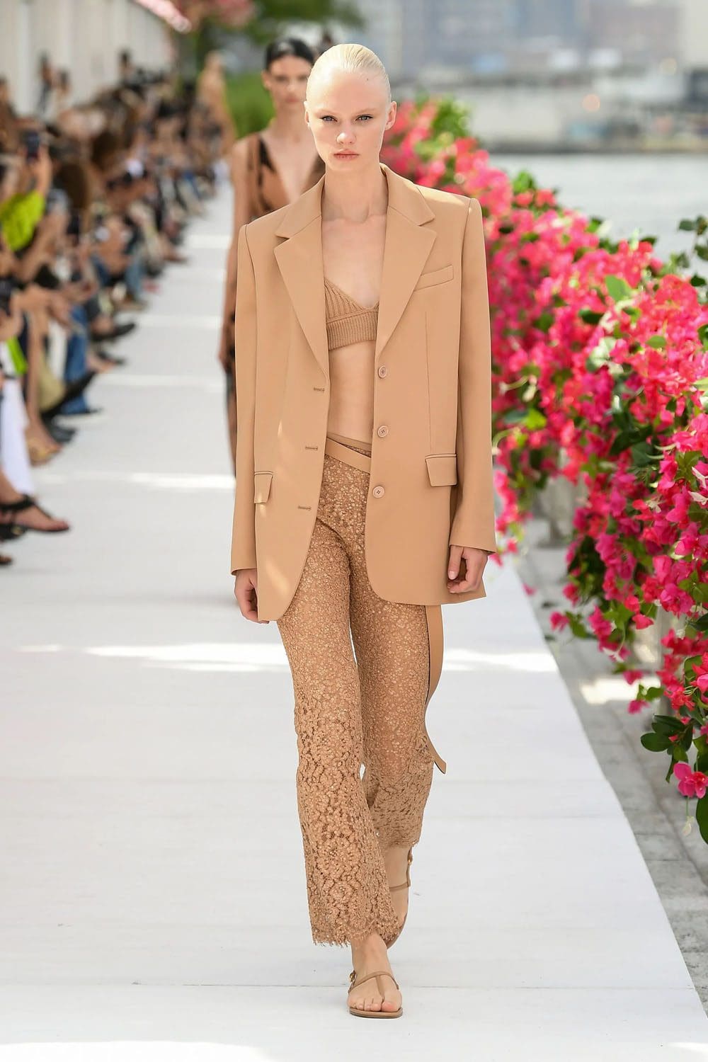 Michael Kors Printemps Été 2024 Paris Runway Magazine (19)