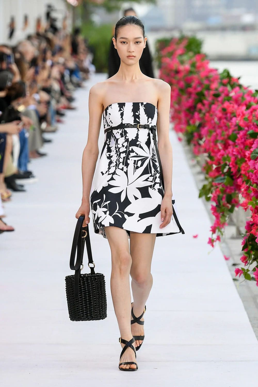 Michael Kors Printemps Été 2024 Paris Runway Magazine (45)