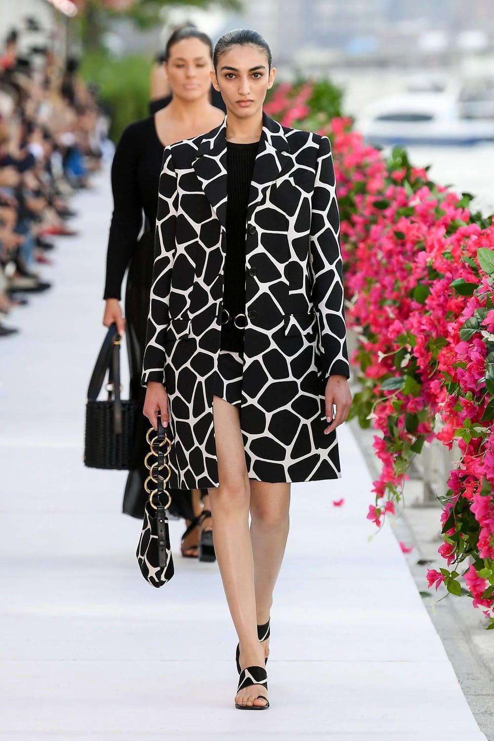 Michael Kors Printemps Été 2024 Paris Runway Magazine (48)