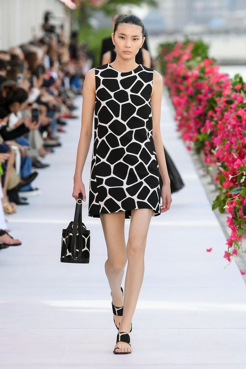 Michael Kors Printemps Été 2024 Paris Runway Magazine (51)