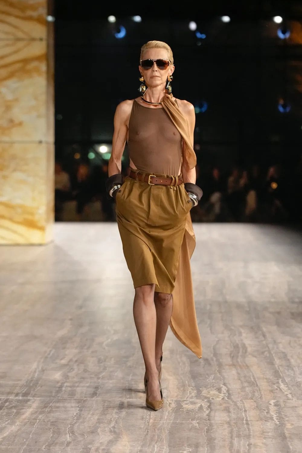Saint Laurent Primavera Estate 2024 Runway Magazine (19)