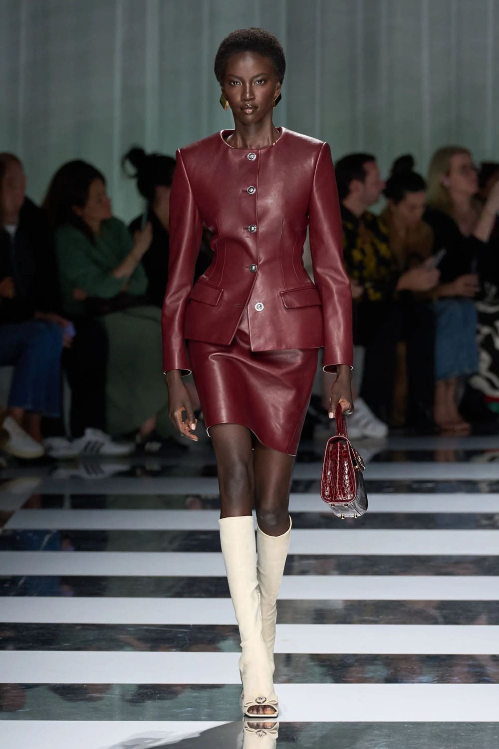 Versace Primavera Estate 2024 Runway Magazine (14)