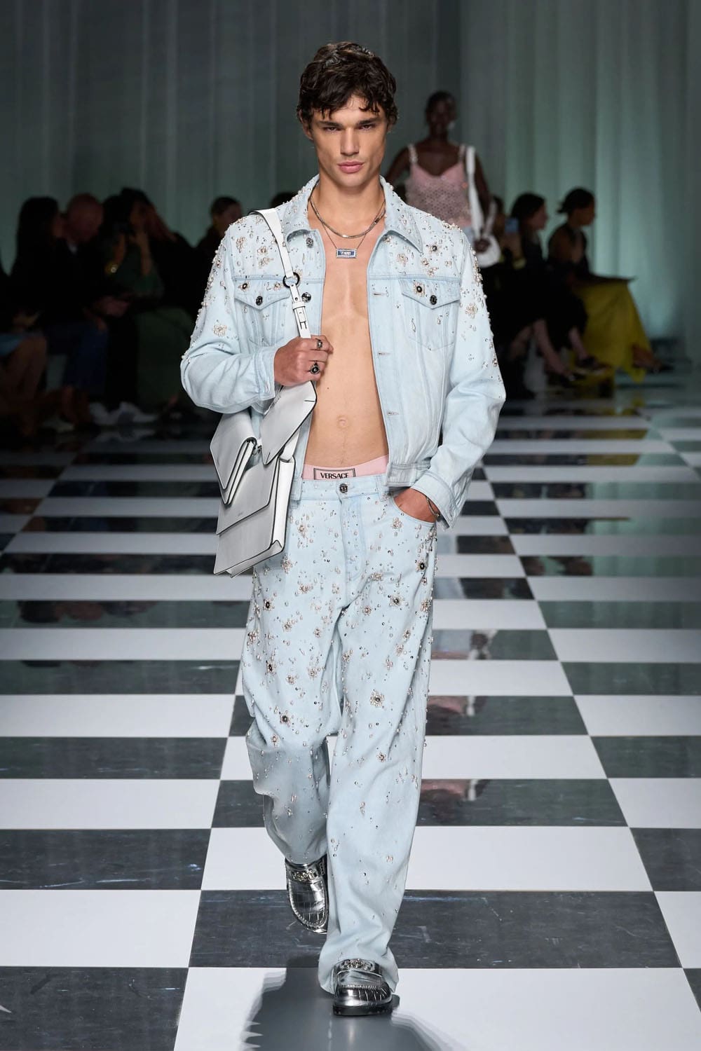 Versace Primavera Estate 2024 Runway Magazine (37)