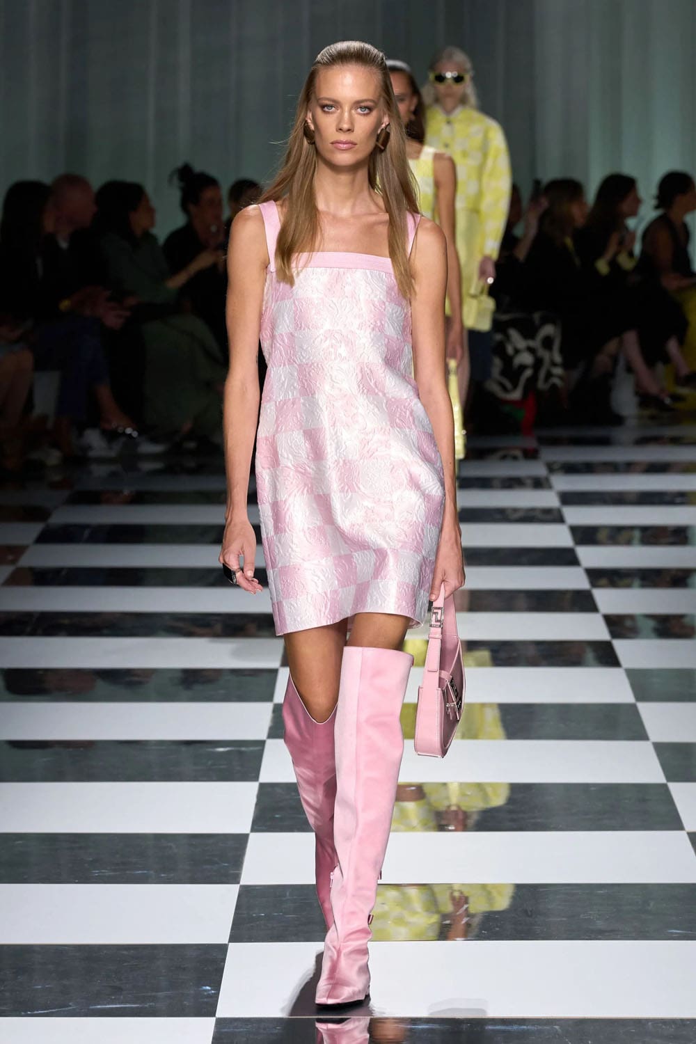 Versace Primavera Estate 2024 Runway Magazine (40)