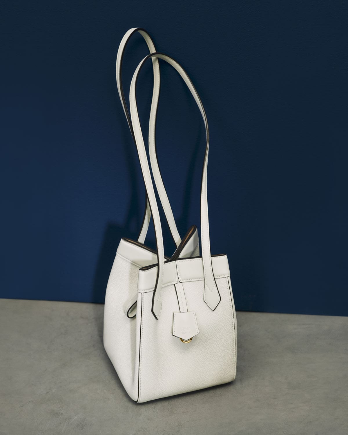 12 Colección FENDI Invierno 23 24 comisariada por Stefano Pilati Digital Disparo