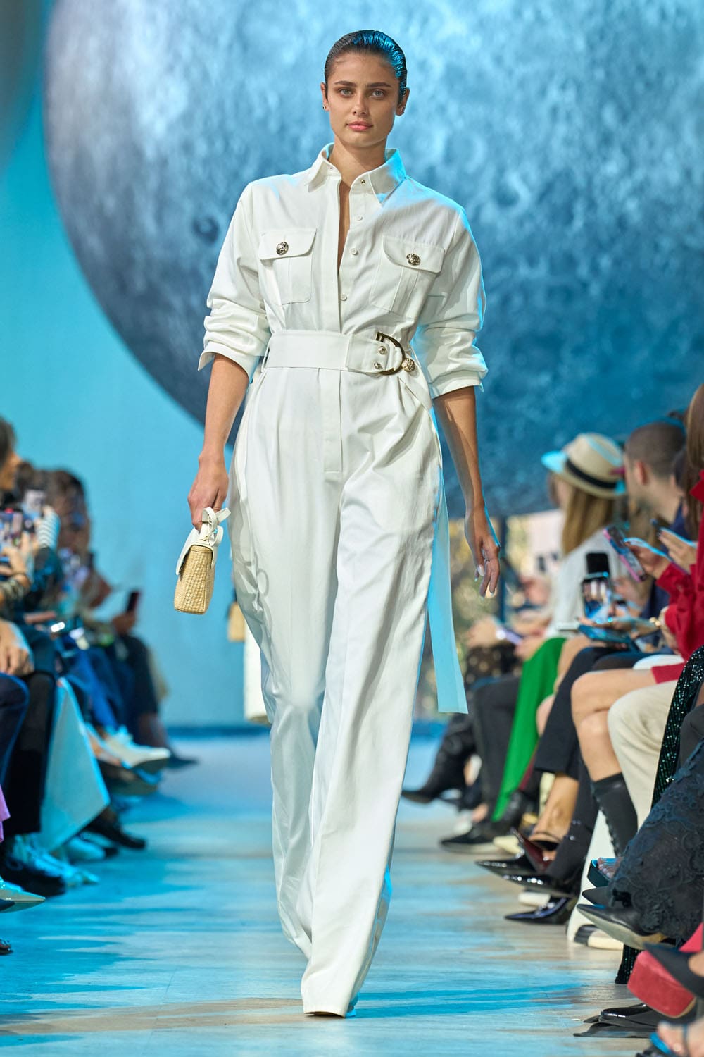 Elie Saab 春夏 2024 准备穿 Runway 杂志(1)