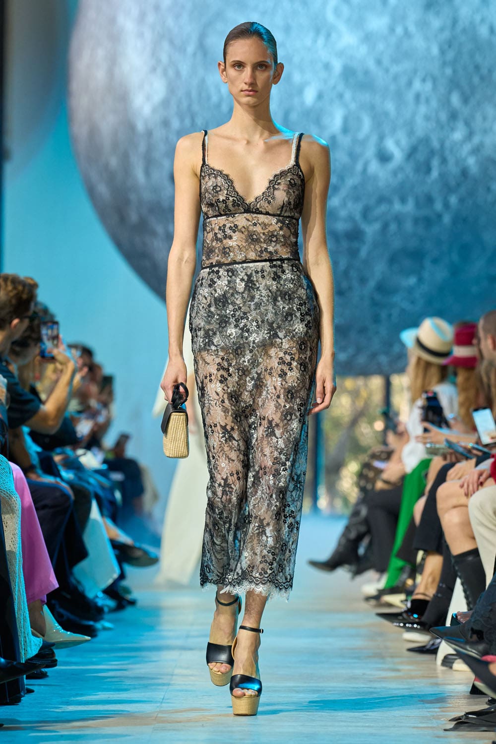 Elie Saab 春夏 2024 准备穿 Runway 杂志(10)
