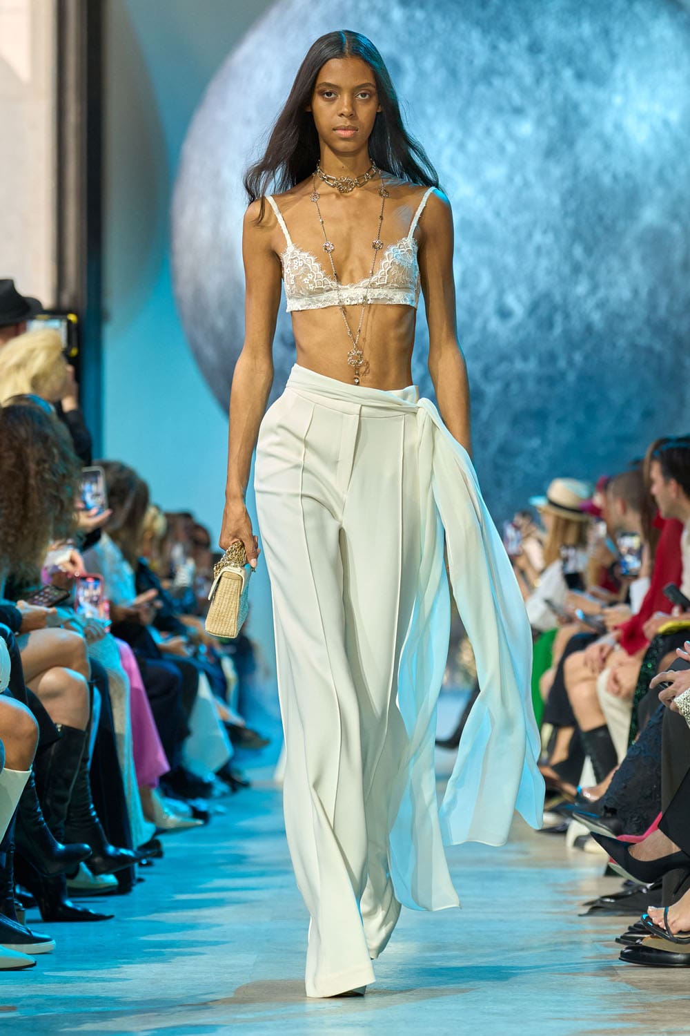 Elie Saab 春夏 2024 准备穿 Runway 杂志(13)