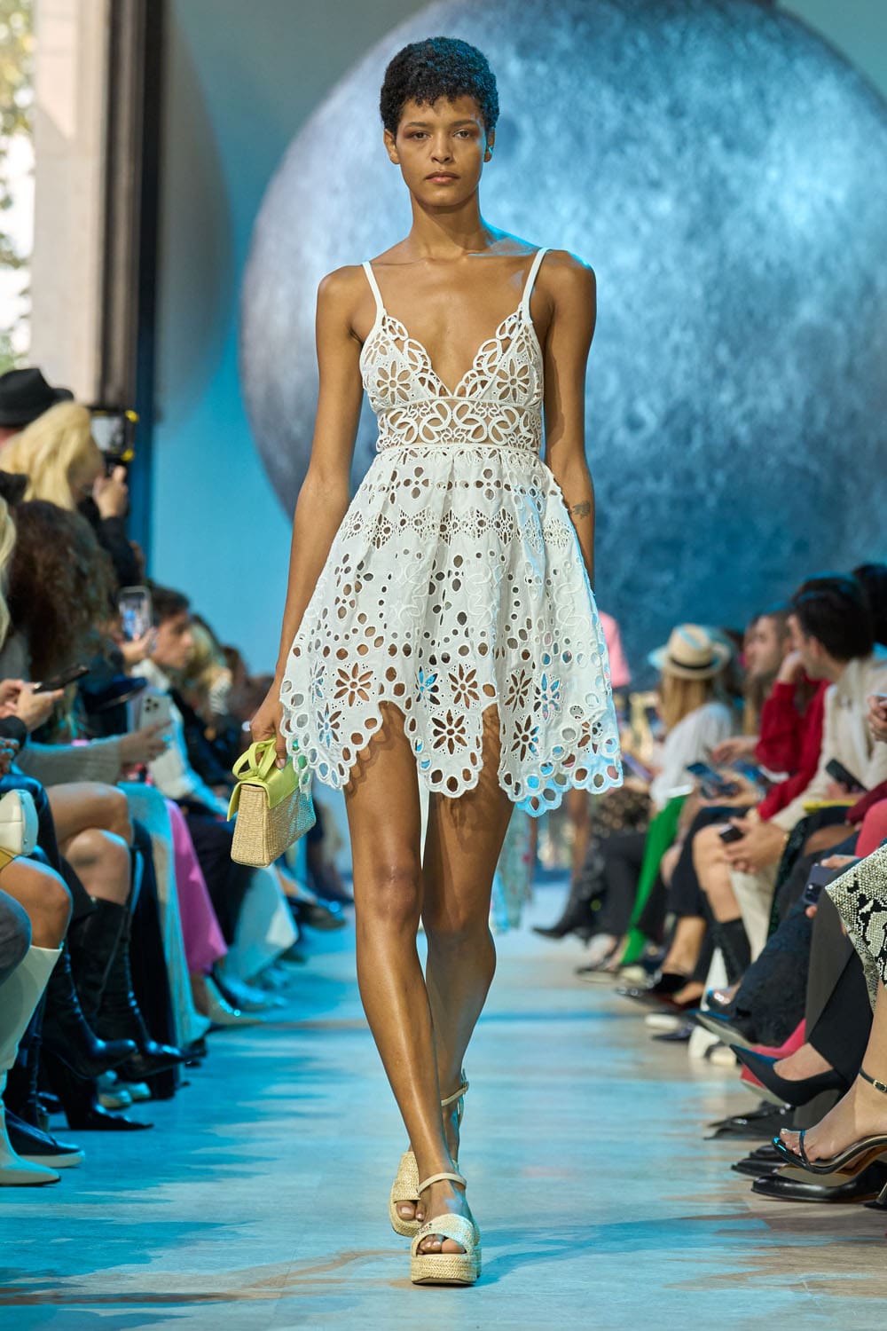 Elie Saab 春夏 2024 准备穿 Runway 杂志(17)